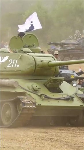 #tank #T54 #russian #soviet #armor #armoured #army #trackedvehicle #military #ww2 #Gun