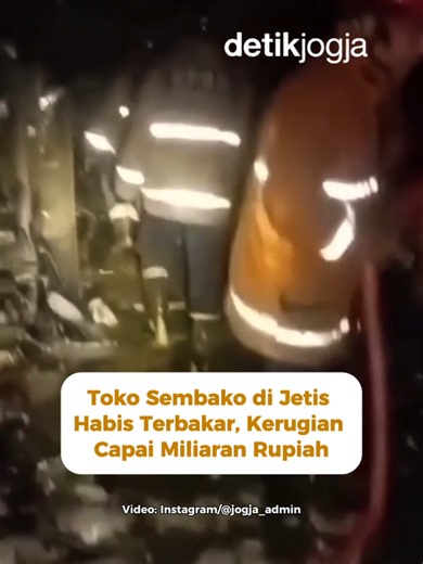 Sebuah toko sembako di Jalan Imogiri Timur Km. 11, Blawong II, Trimulyo, Jetis, Bantul, ludes terbakar pada Kamis (13/8/2026) dini hari sekitar pukul 01.00 WIB. Api diduga berasal dari korsleting listrik saat toko dalam keadaan tutup. Kasi Humas Polres Bantul, Iptu Rita Hidayanto, mengonfirmasi tidak ada korban jiwa maupun luka-luka dalam peristiwa ini. Sebanyak empat unit mobil damkar dikerahkan hingga api berhasil dipadamkan total pada pukul 03.30 WIB. Total kerugian materiil ditaksir mencapai