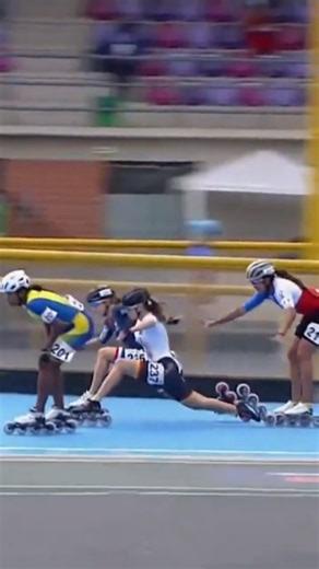 SUPERB!!!EAGLE HAWK ON INLINE SPEED SKATES #skating#sports#olympics#inlinespeedskating
