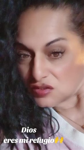 Videos de 💛🍌🦜🎤Bella gitana🍌💛 (@oleegitanitabella) con “sonido original - Jaci Velasquez”