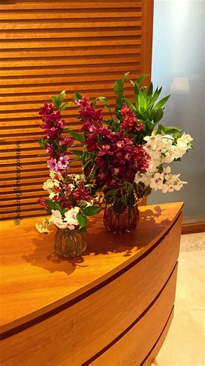 Arranjos com Orquídeas feitos especialmente para parceira Lazard #arranjos #orquideas #flores