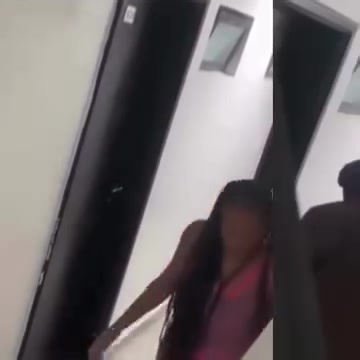 Drama loading… Drama erupted at a local Airbnb after a very drunk lady reportedly threw out two men she had checked in with, accusing them of failing to deliver on the mission that brought them there. In a fit of rage, she allegedly sent them packing while hurling insults. “Wazembe nyinyi takataka!” Neighbors say the men left in shame, while the lady remained behind still angry, still loud, and clearly disappointed. Lesson of the day: Know your assignment before checking in! | Ken Jakoyugi