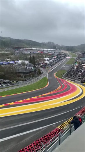 ACIDENTE EM SPA Um momento dramático nas curvas icônicas de Spa durant... | spa circuit