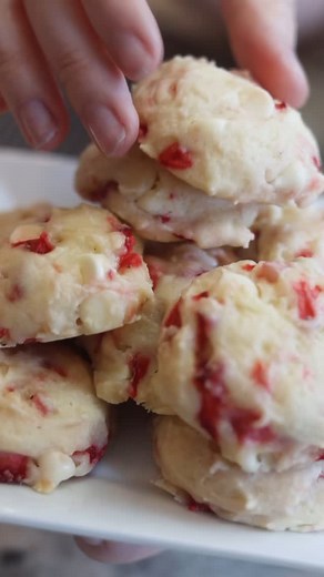 3.9K views · 5.9K reactions | These white chocolate strawberry...