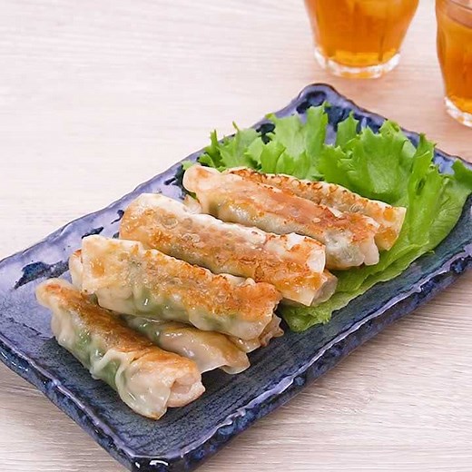 餃子の皮を巻いて完成！ 大葉と梅の豚肉巻きのレシピ動画・作り方 | デリッシュキッチン
