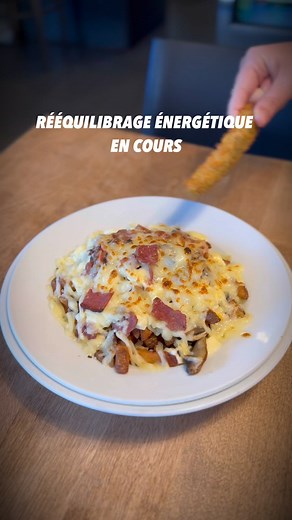 Manifesting: 🧘 inner peace 🍟 crispy fries 🧀 squeaky cheese ——— Manifestation : 🧘 paix intérieure 🍟 frites croustillantes 🧀 fromage skouik-skouik #manifesting #poutine #poutineville #foodies | Poutineville
