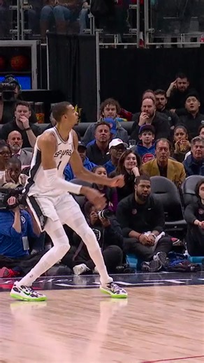 Victor Wembanyama joins the block party with his own version of a rejection 👽 Download the Pilipinas Live app and register now FOR FREE! 📲 Google Play or App Store - https://bit.ly/NBAPHxCignal #NBAPhilippines #NBAHighlights #NBAonPilipinasLIVE | NBA Philippines