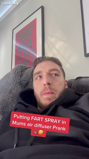 Putting FART SPRAY in Mums air diffuser Prank 💩🤣 #fartspray #prank