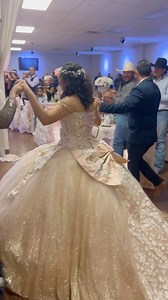 1.2M views · 10K reactions | Y así fue presentada por sus padres convertida en toda una Reina nuestra hermosa Quinceñaera  . GRACIAS por dejarnos vivir estos magicos momentos a tu lado  . . . RICARLO The suite XV #ricarlo #ricarlodresses #ricarlothesuitexv #texas #usa #laredo #sanantonio #dresses #fyp #parati #love #quince #missxv #15 @ragazzamx #viral #dresscometrue  | Ricarlo Dresses | Facebook