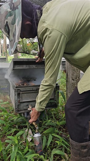 The ancient method of burning acid to kill bee germs. | Phary BeeKeeper
