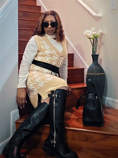 Houndstooth Week is OFFICIALLY underway! 🤩 I'm so excited to dive into this pattern and give it a fresh, new vibe. We've got two more days to explore all the possibilities of houndstooth, so buckle up! Get ready for some serious style inspiration coming your way. Can't wait to see what we create together! 😉 #Houndstooth #PatternPlay #FashionForward