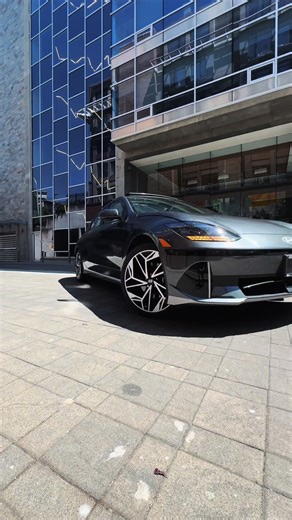 The Hyundai Ioniq 6 is an electric vehicle known for its sleek design and impressive performance. Here are some key performance specifications: \t1.\tPowertrain Options: \t•\tThe Ioniq 6 is available with different powertrain configurations, including single-motor (rear-wheel drive) and dual-motor (all-wheel drive) setups. \t2.\tPower Output: \t•\tThe dual-motor version can produce up to 320 horsepower (239 kW) and 446 lb-ft of torque, while the single-motor version typically offers around 225 h