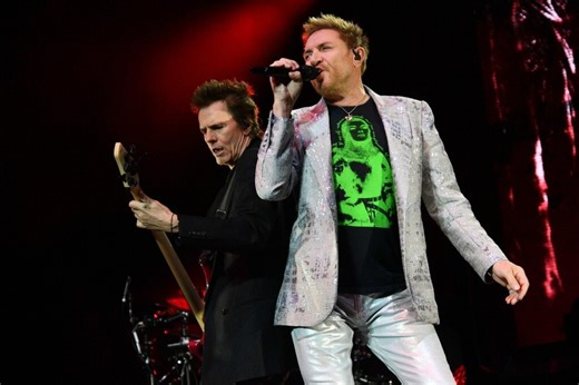Duran Duran dedicate performance of "Ordinary World" to memory of Renee Good, wisely choosing against "Girls on Film" or "Wild Boys"