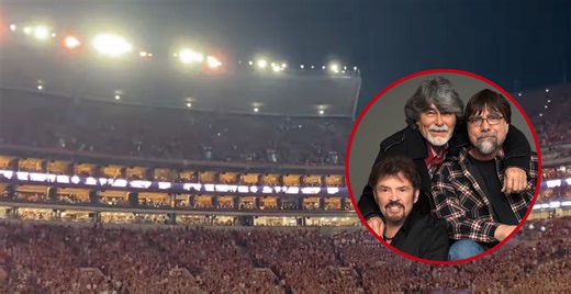 Entire Stadium Sings "Dixieland Delight" During Alabama Football Season Opener
