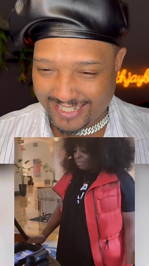 When Ledisi sings “Folded” by Kehlani… it’s over. 🔥 That’s not singing — that’s SANGING with soul, control, and power that shakes your spirit. 🙌🏽💙 Kehlani wrote a masterpiece, and Ledisi turned it into an experience. If you felt that in your chest — you know real vocals when you hear them! 🎶✨ #Ledisi #Kehlani #Folded #singing #singinghub | Spillingteawithjaybee