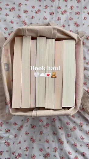 Mack | Book haul🤍☁️💌🧸 . . #instabooks #instabookstagram #readerlife #booktok #bookishgirl #bookreview #readmore #bookish #bookclub #bookstagram... | Instagram
