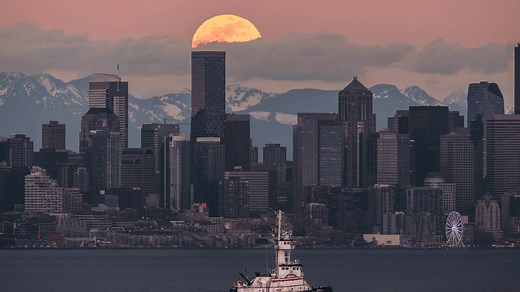 How a local photographer captures beautiful moments in Seattle