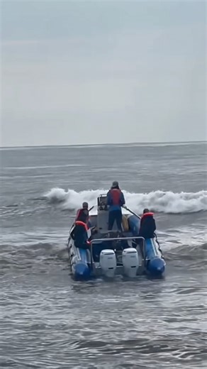 Slow moments in the bay hit different 😎🌊