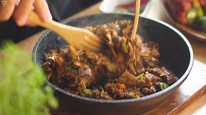 432K views · 1.6K reactions | How to cook Puso ng Saging Sisig ⬇️ Ingredients: 2 banana flower/ banana blossom add vinegar and salt 5 cloves garlic 1 red onion 1 thumb size ginger 1 red bell pepper 1-2 green chillies 20ml fresh kalamansi juice or lemon juice 2 tbsp low sodium soy sauce 2 tbsp vegetarian oyster sauce salt and pepper to taste top with more chopped onions, chillies and sliced kalamansi | Healthy Foodie PH | Facebook