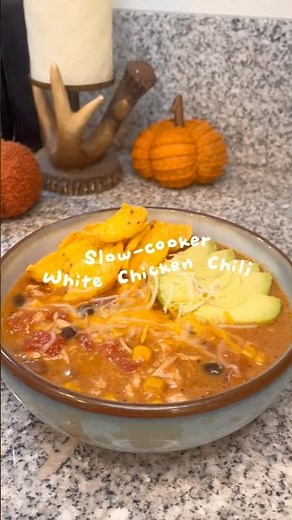 Slow-cooker White Chicken Chili 🧡