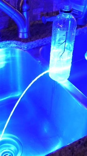 Understanding Total Internal Reflection in Water: Physics Explained