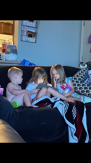 Emma’s mommy (@emma_bug_1980)’s videos with Best Friends - UNITY & Junior Songfestival