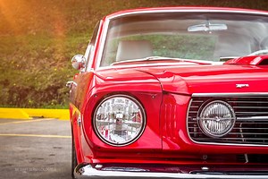 Proceso de Restomod Ford Mustang 1966 fastback. - Motor Coyote 2da Generacion 435HP aprox. - Caja mecánica de 6 velocidades mt82 - Suspension delantera independiente - Suspension trasera son sistema four links. - frenos de disco en las 4 ruedas - fenos de emergencia/parqueo electronico. - Transmision QCE con posi traction. - Interior CUSTOM MADE - sistema de escape en acero inoxidable CUSTOM MADE con cut outs remotos. - Tablero de instrumentos electronico con computador a bordo. Entre muchas ot