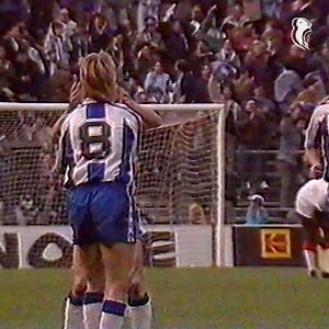 🎂 Avui fa anys nostre estimat '𝗚𝗿𝗮𝗻 𝗗𝗮𝗻𝗲́𝘀' John Lauridsen! ⚽ 265 partits, 40 gols i subcampió de la UEFA '88 🔝 Tercer estranger amb més partits a la història del Club ¡Muchas felicidades, Lauridsen! 📲 La nostra història, al Tour #RCDE 👉 https://www.rcdespanyol.com/ca/tour #FundacióRCDE | RCD Espanyol de Barcelona