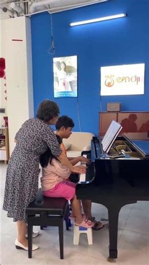 Học piano cùng Cô Thục Anh nguyên trưởng khoa Piano Học viện âm nhạc Quốc Gia Việt Nam | 0363765978