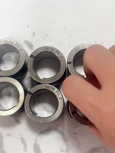 Small thread rolling machine #knurling#cnc #machine#screws#factory#threadrollingdie #threadrolling