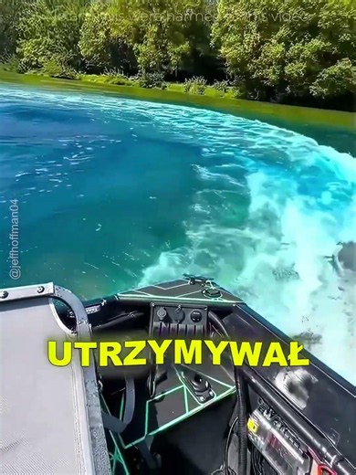 Ten facet zmienił kolor jeziora na jasnoniebieski 😳💙