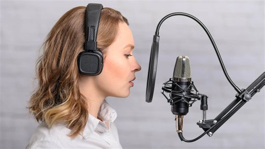 Professional Voice Actor Reveals How Much Money The Most Recognizable Voices In Their World Actually Get Paid — Including ‘Siri’