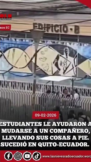 Jóvenes ayudan a su compañero