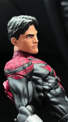 Dynamic Spider-Man Poses: Action Figure Tutorial