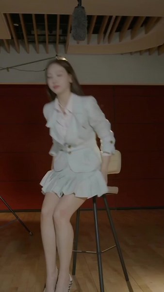 Nayeon's Stunning Legs: A K-Pop Sensation