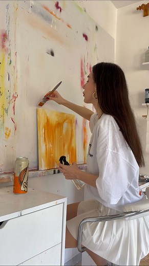 Gizem Akdağ | Farklı materyallerle yeni şeyler denemeyi seviyorum🫶🏼Bence kendine has bir tablo oldu🫠 • • • • • #art #artist #artoftheday #artlover... | Instagram