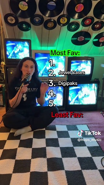 Ranking Different Types of CD Cases for Collectors