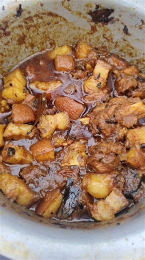 Easy Homemade Spicy Pork Curry Recipe 🤤#pig #porkrecipe #cooking #pork #mukbang #ytshorts #trending