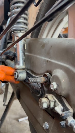 Abhishek on Instagram: "Rear mudguard Allinement check first poitn ✅ / #viral #reels #bike #follow #insta #instagood #splendor #new #kunjpura #bullet #trend #india #allinment #virals #post #new"