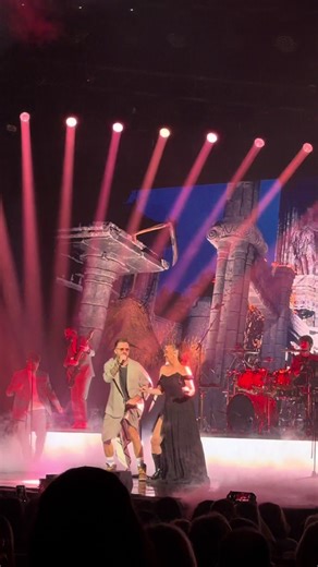 Ce legătură e între Insula iubirii și concertul lui Ristei? Vedeți înregistrarea 😁@Florin Ristei @Ilona Brezoianu #muzica #florinristei #ristei #concert #salapalatului