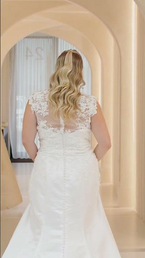 Elegant Lace & Satin🕊️ The Ultimate Fit & Flare Wedding Gown for Curvy Brides