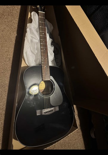 #Guitar lol I need cheap lessons so I can’t steal yo girl bruh somebody help mex I tried to tune it with the Guitar Tuna App but I still don’t think I have the right cords. It always reads the strong I’m playing as the one before it and I’m scared to snap the strings lol.