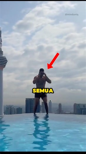 Pria Ini Terlihat Jatuh dari Infinity Pool, Padahal Begini Triknya😱