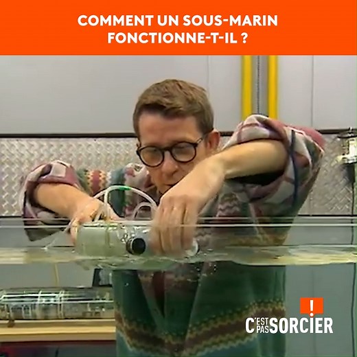 Savez-vous comment fonctionne un sous-marin ? Comment fait-il pour plonger ? Réponse avec la démonstration de Jamy ! | C'est pas sorcier