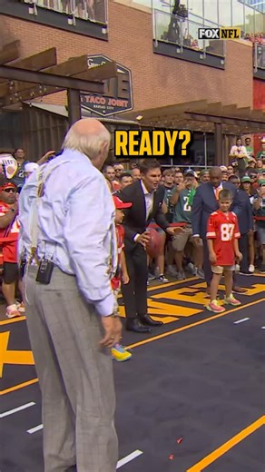 An awesome moment for these kids to play with living legends 👏 Eagles-Chiefs at 4:25pm PT on FOX 📺 | NFL on FOX