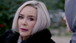 Elif odcinek 1035 streszczenie - Kiymet postanawia wykorzystać Parlę, żeby narobić trochę zamieszania w domu Haktanirów