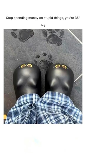 Memes | Relatedable on Instagram: "Follow for more What if I told you your brain can create faces that have never existed? Fun fact: When you dream, every face you see is generated by your brain using fragments of real faces you’ve encountered, even if you don’t consciously remember them. Your mind can’t invent a completely new face from nothing — instead, it mixes and rearranges features stored in memory. That stranger in your dream may be built from a cashier you passed once, a person on the s