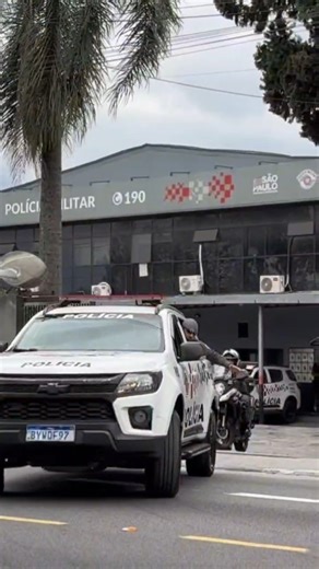 37º BPM/M - Capão Redondo e Jd. Ângela on Instagram: "A história da Força Tática (FT) na Polícia Militar de São Paulo remonta ao Patrulhamento Tático Móvel (PTM), criado em 1972, inspirado na ROTA de 1970, focando em patrulhamento tático ostensivo motorizado. Em 1998, a FT foi oficialmente criada para apoiar o policiamento comunitário, atuando com prontidão em situações de maior complexidade, e hoje é uma tropa especializada com treinamentos e equipamentos específicos para repressão e apoio táti