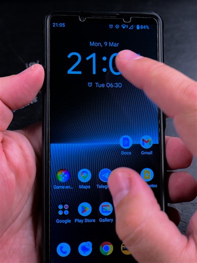 How to remove the clock from the home screen of your Android phone