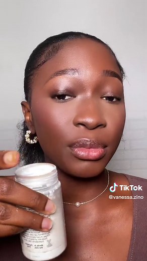 Translucent powder vs colored setting powder. Which should you use to bake? #makeupforbeginners #beginnermakeup #fypmakeupfinds #makeuptips